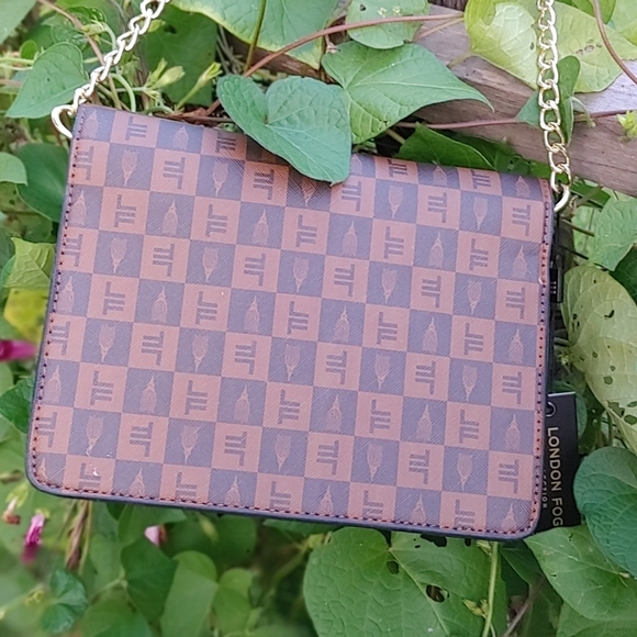 London Fog purse - Picture 2 of 8